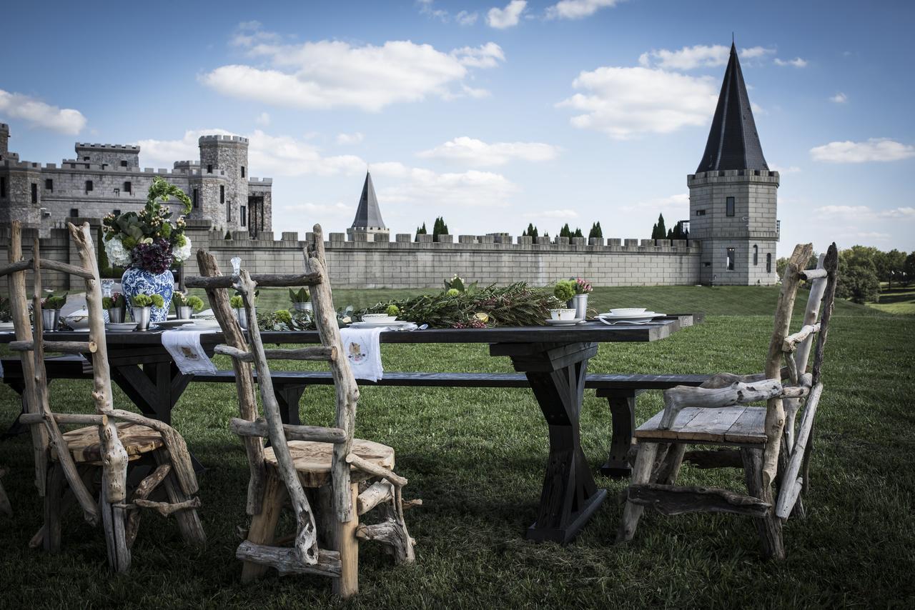 Hotel Kentucky Castle Versailles Exterior foto